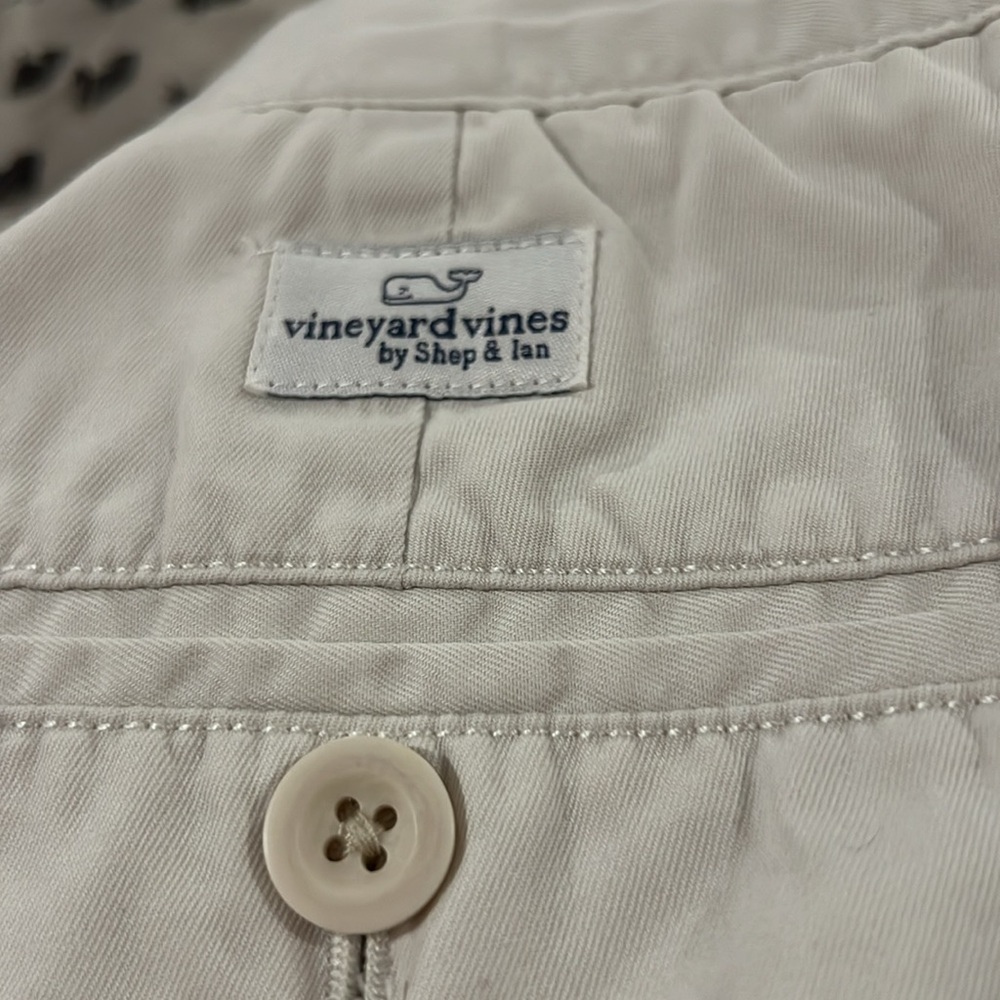 Vineyard Vines Men’s 35 Khaki Shorts - Picture 4 of 5